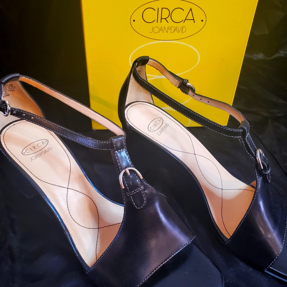 Circa Joan and David Sandal w/ wedge heel Size 10M